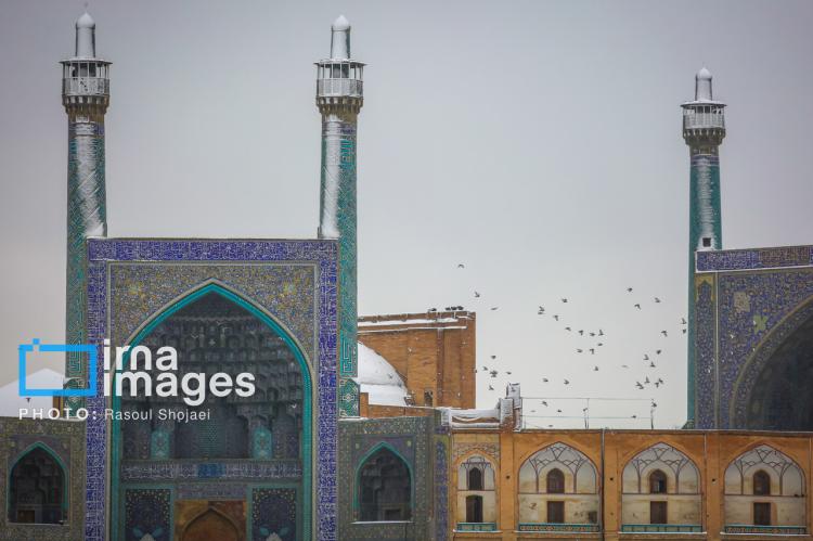 تصاویر بارش برف پاییزی در اصفهان,عکس های بارش برف پاییزی در اصفهان,تصاویر براش برف اصفهان در آذر 1404