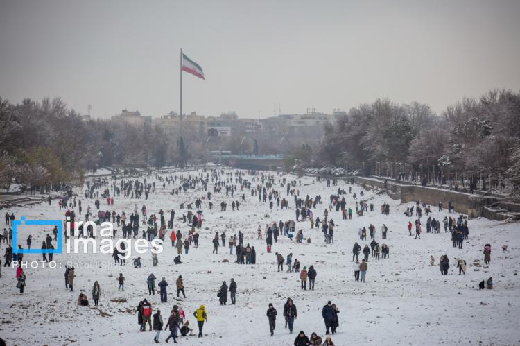 تصاویر بارش برف پاییزی در اصفهان,عکس های بارش برف پاییزی در اصفهان,تصاویر براش برف اصفهان در آذر 1404