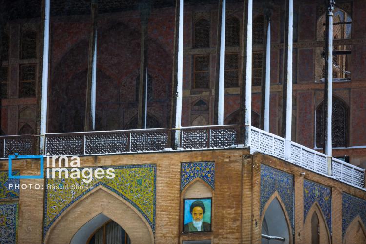 تصاویر بارش برف پاییزی در اصفهان,عکس های بارش برف پاییزی در اصفهان,تصاویر براش برف اصفهان در آذر 1404