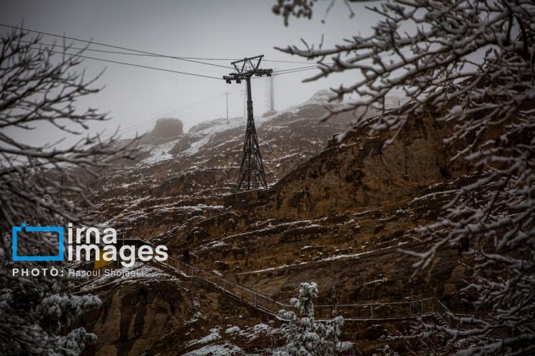 تصاویر بارش برف پاییزی در اصفهان,عکس های بارش برف پاییزی در اصفهان,تصاویر براش برف اصفهان در آذر 1404
