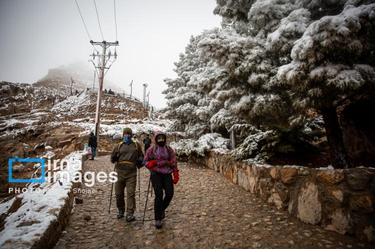 تصاویر بارش برف پاییزی در اصفهان,عکس های بارش برف پاییزی در اصفهان,تصاویر براش برف اصفهان در آذر 1404