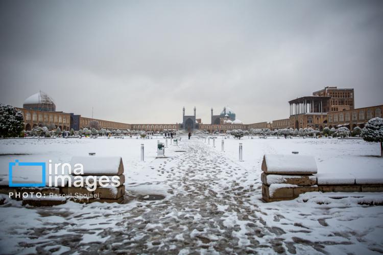 تصاویر بارش برف پاییزی در اصفهان,عکس های بارش برف پاییزی در اصفهان,تصاویر براش برف اصفهان در آذر 1404