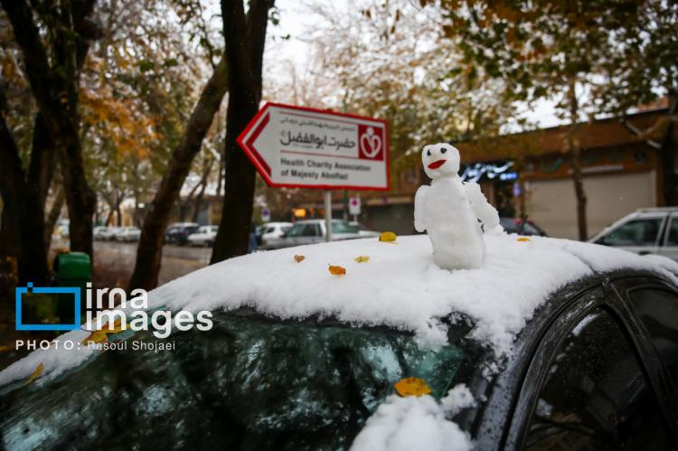 تصاویر بارش برف پاییزی در اصفهان,عکس های بارش برف پاییزی در اصفهان,تصاویر براش برف اصفهان در آذر 1404