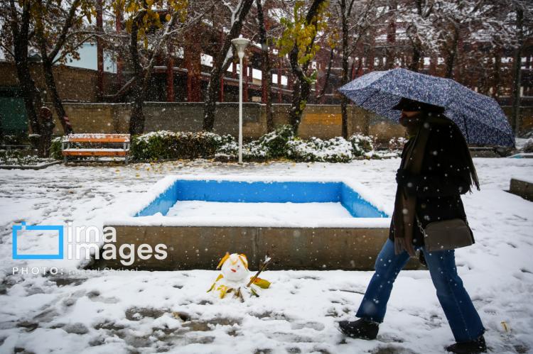 تصاویر بارش برف پاییزی در اصفهان,عکس های بارش برف پاییزی در اصفهان,تصاویر براش برف اصفهان در آذر 1404