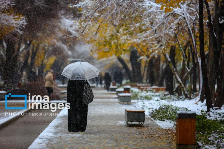 تصاویر بارش برف پاییزی در اصفهان,عکس های بارش برف پاییزی در اصفهان,تصاویر براش برف اصفهان در آذر 1404