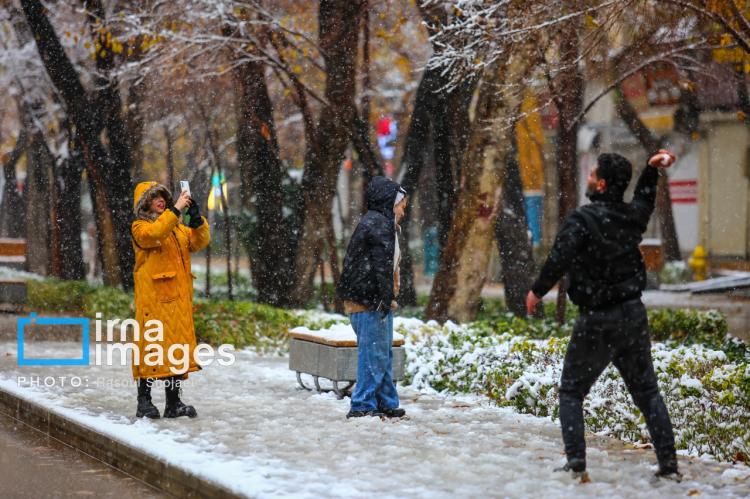 تصاویر بارش برف پاییزی در اصفهان,عکس های بارش برف پاییزی در اصفهان,تصاویر براش برف اصفهان در آذر 1404