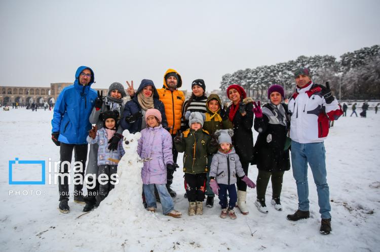 تصاویر بارش برف پاییزی در اصفهان,عکس های بارش برف پاییزی در اصفهان,تصاویر براش برف اصفهان در آذر 1404