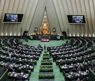 مجلس شورای اسلامی,نامه 180 اقتصاددان به پزشکیان