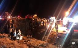 تصاویر واژگونی اتوبوس در محور اصفهان - نطنز,عکس های واژگونی اتوبوس در نطنز,تصاویر واژگونی اتوبوس نطنز