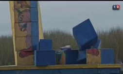 توهین به نماد‌های ایرانی در یک برنامه اینترنتی | درفش کاویان سیبل شد!