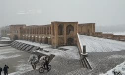 فیلم | بارش برف پاییزی در اصفهان (آذر 1404)