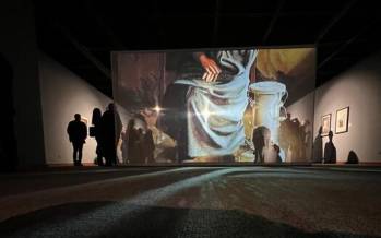 مراسم یادبود «واحد خاکدان», نقاشی‌های عکس‌گونه