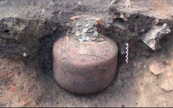 سکه,کشف قلک‌های ۱۸۰۰ ساله مملو از سکه