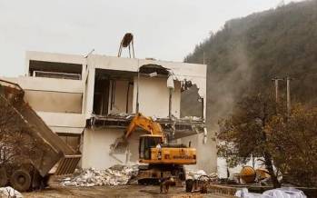 ترخیب ویلا در کرج,تخریب اَبَر ویلای‌ یک فرد صاحب‌نفوذ در حاشیه رودخانه کرج