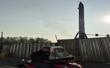 فیلم | فعالیت دودزای شهرداری در میدان سپاه با وجود بالا بودن شاخص آلودگی در تهران فیلم | فعالیت دودزای شهرداری در میدان سپاه با وجود بالا بودن شاخص آلودگی در تهران