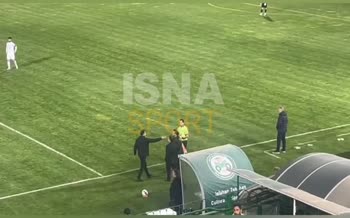 فیلم | واکنش زشت خداداد عزیزی به فحاشی تماشاگران در فولادشهر