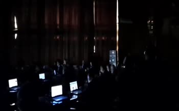 فیلم | قطع ناگهانی برق در جلسه شورای شهر تهران فیلم | قطع ناگهانی برق در جلسه شورای شهر تهران