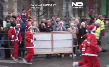 فیلم | ماراتن بابانوئلها در مجارستان فیلم | ماراتن بابانوئلها در مجارستان