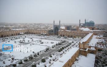 تصاویر بارش برف پاییزی در اصفهان,عکس های بارش برف پاییزی در اصفهان,تصاویر براش برف اصفهان در آذر 1404