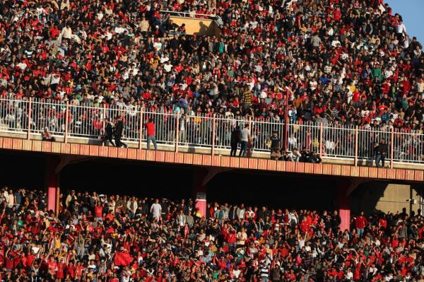 شعارهای قومیتی در فوتبال ایران,تعطیلی مسابقات فوتبال ایران با سردادن شعارهای قومیتی