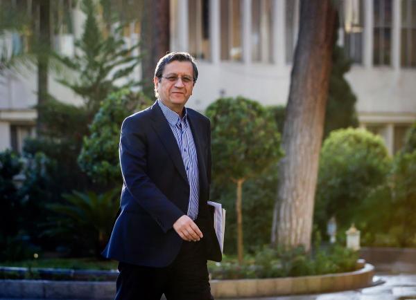 عبدالناصر همتی,حضور عبدالناصر همتی در بانک مرکزی