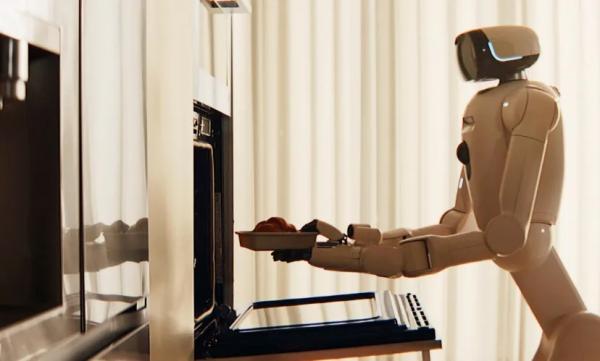 ربات تاکننده لباس‌,رونمایی ال جی از ربات تاکننده لباس‌