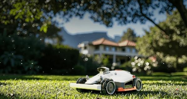 ربات,ربات چمن زن Luba 3