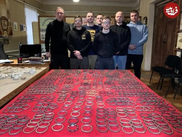 گنج,کشف دستبندهای شیشه‌ای در اوکراین