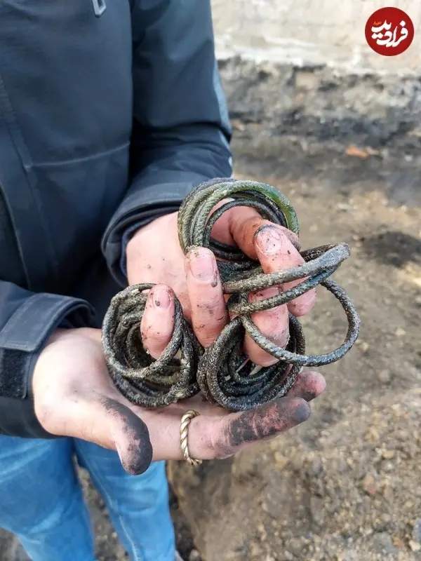 گنج,کشف دستبندهای شیشه‌ای در اوکراین