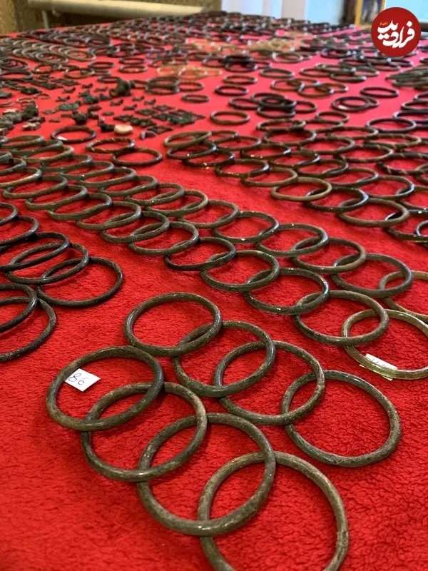 گنج,کشف دستبندهای شیشه‌ای در اوکراین