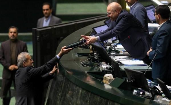 مسعود پزشکیان و قالیباف,تقدیم لایحه بودجه 1405 توسط پزشیکان به مجلس