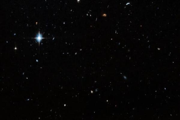 جرم فضایی ابر ۹ جرم فضایی ابر ۹,کشف جرم فضایی ابر ۹ توسط تلسکوپ فضایی هابل