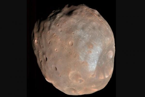 قمر,عکس روز ناسا از یک قمر محکوم به فنا