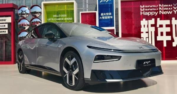 خودروی برقی,خودرو برقی ایکس پنگ P7 پلاس