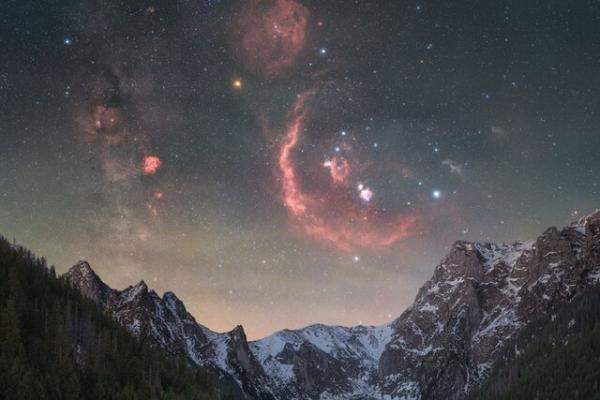 صورت فلکی شکارچی,عکس روز ناسا از گنجینه‌های شکارچی بر فراز کوه‌های برفی