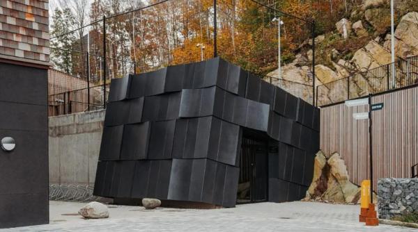 زیرزمین,یک معماری خاص برای ورودی غار زیرزمینی