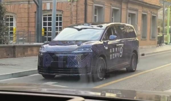 خودروی چینی,استفاده از کلاه ایمنی نامرئی در خودروی چینی