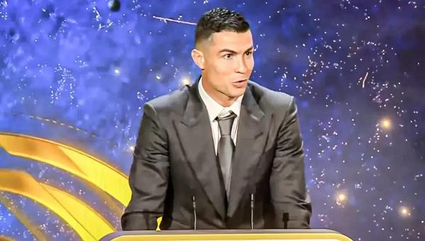 رونالدو,رونالدو بهترین بازیکن خاورمیانه