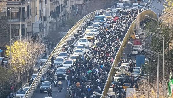 اعتراضات 8 دی 1404,درگیری محدود معترضان و نیروهای یگان ویژه در اعتراضات امروز چهار راه استانبول