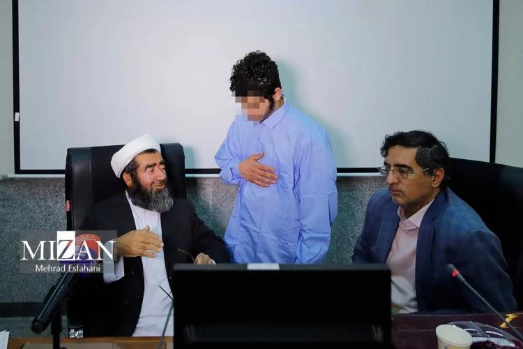 تصاویر مراسم گذشت از قصاص قاتل امیرمحمد خالقی تصاویر مراسم گذشت از قصاص قاتل امیرمحمد خالقی,عکس های مراسم گذشت از قصاص قاتل امیرمحمد خالقی,تصاویری از پدر امیرمحمد خالقی