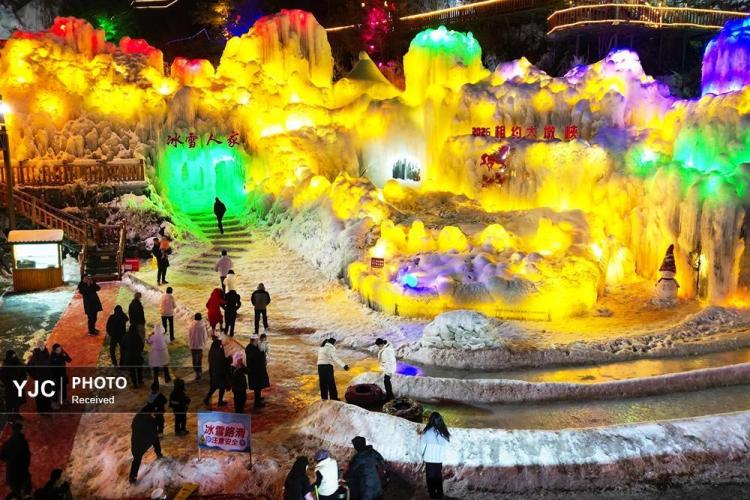 تصاویر خرید شب کریسمس و بابانوئل در تهران,عکس های خرید کریسمس در تهران,تصاویر خرید کریسمس 2026 در تهران