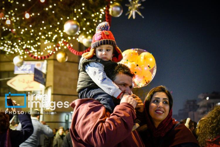 تصاویر خرید شب کریسمس و بابانوئل در تهران,عکس های خرید کریسمس در تهران,تصاویر خرید کریسمس 2026 در تهران