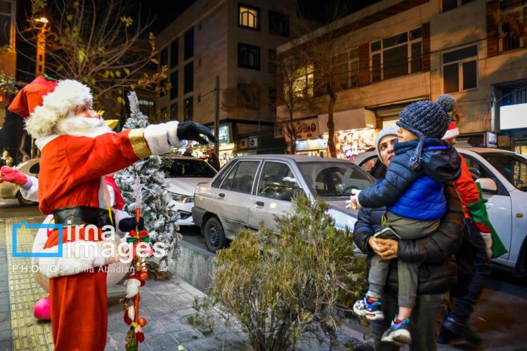 تصاویر خرید شب کریسمس و بابانوئل در تهران,عکس های خرید کریسمس در تهران,تصاویر خرید کریسمس 2026 در تهران