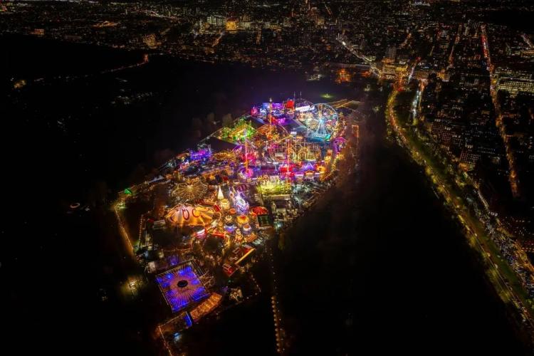 تصاویر حال‌وهوای جشن کریسمس ۲۰۲۶ در لندن,تصاویر جشن کریسمس در انگلیس,تصاویری از جشن کریسمس در لندن