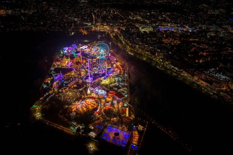 تصاویر حال‌وهوای جشن کریسمس ۲۰۲۶ در لندن,تصاویر جشن کریسمس در انگلیس,تصاویری از جشن کریسمس در لندن