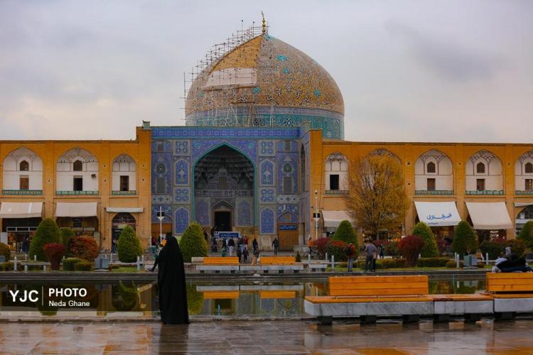 تصاویر هوای بارانی اصفهان,عکس های هوای بارانی اصفهان در دی 1404,تصاویری از بارش باران اصفهان در 7 دی 1404