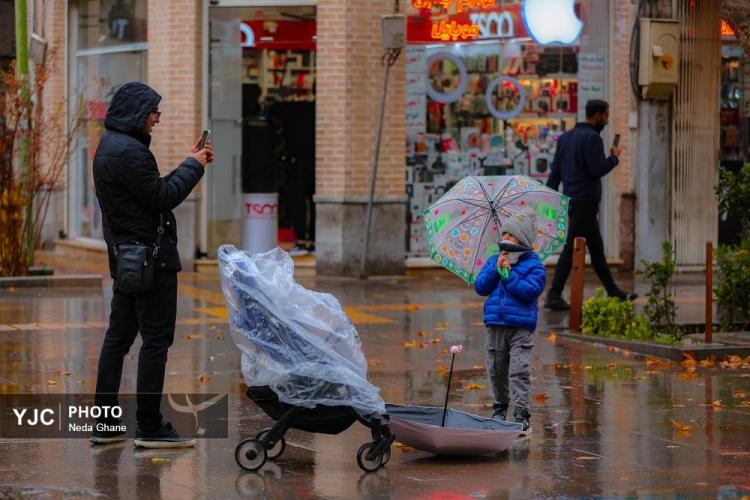 تصاویر هوای بارانی اصفهان,عکس های هوای بارانی اصفهان در دی 1404,تصاویری از بارش باران اصفهان در 7 دی 1404