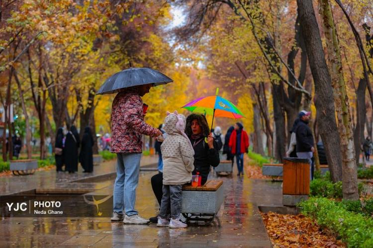 تصاویر هوای بارانی اصفهان,عکس های هوای بارانی اصفهان در دی 1404,تصاویری از بارش باران اصفهان در 7 دی 1404