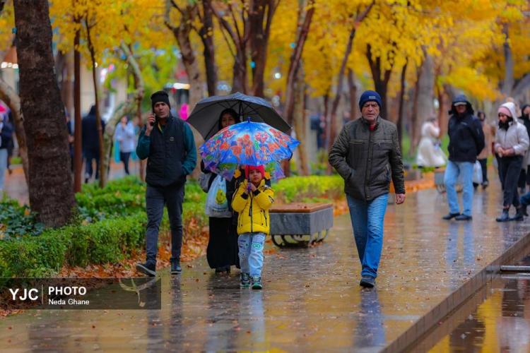 تصاویر هوای بارانی اصفهان,عکس های هوای بارانی اصفهان در دی 1404,تصاویری از بارش باران اصفهان در 7 دی 1404