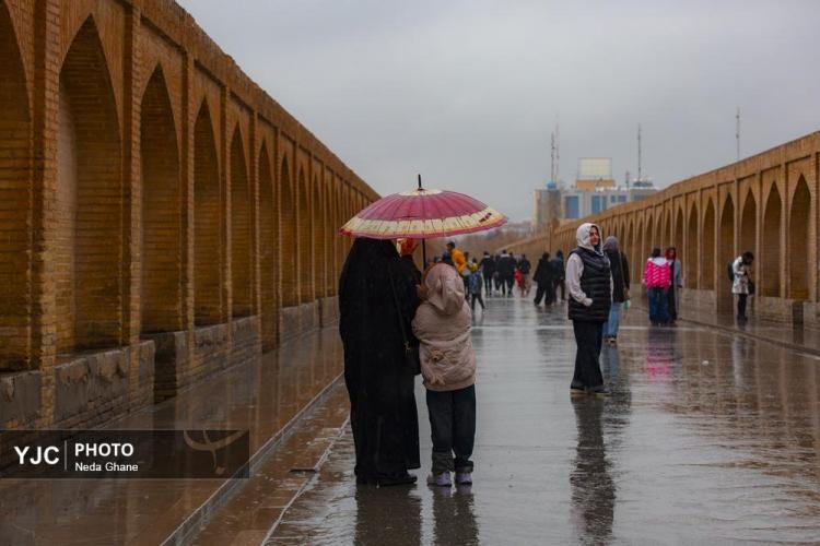 تصاویر هوای بارانی اصفهان,عکس های هوای بارانی اصفهان در دی 1404,تصاویری از بارش باران اصفهان در 7 دی 1404